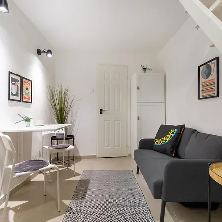 L9 Lonyay Apartman *